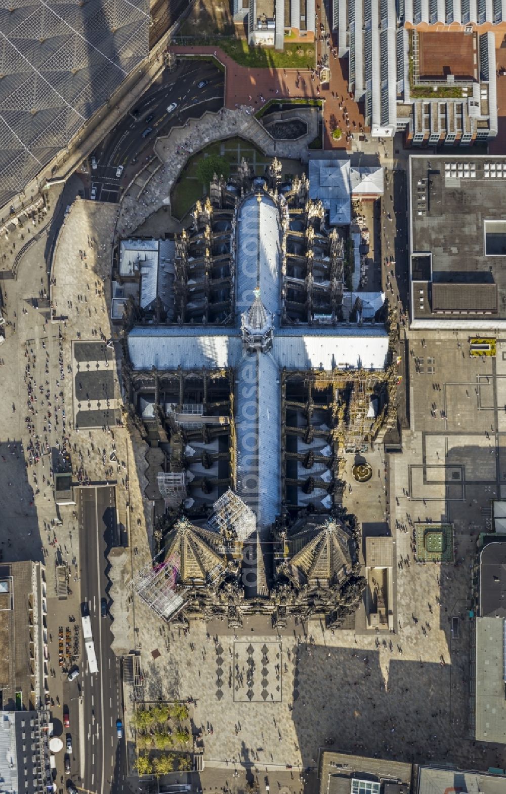 Aerial photograph Köln - View of the Cologne Cathedral in the center of Cologne, near central station. The Cologne Cathedral is a Roman Catholic church in the Gothic style in Cologne and the Cathedral of the Archdiocese of Cologne. It is the second highest church building in Europe and the third highest in the world