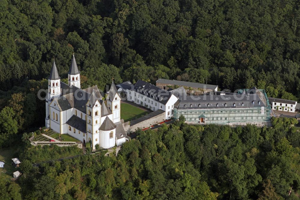 Weinahr from the bird's eye view: Blick auf das Kloster Arnstein an der Lahn. Die ehemalige Abtei ist heute Kloster und Jugendbegegnungsstätte der Arnsteiner Patres. View of the monastery Arnstein.