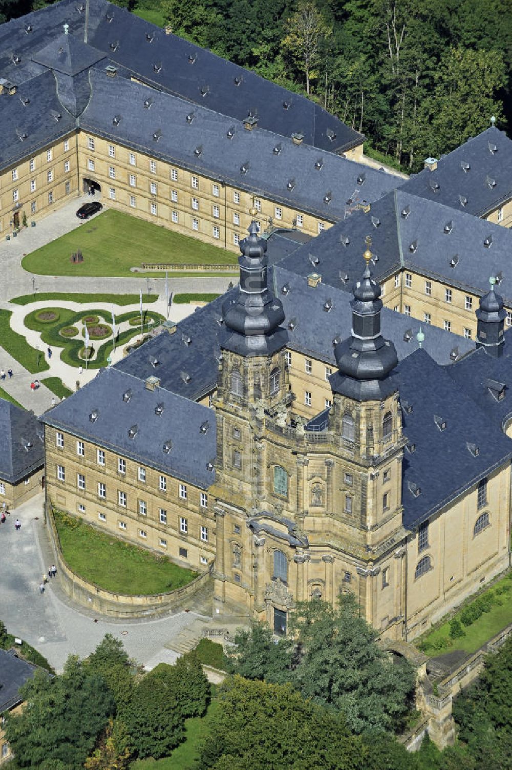 Aerial image Bad Staffelstein - Blick auf das Kloster Banz,einem ehemaligen Benediktinerkloster. Seit 1978 ist das Kloster im Besitz der CSU-nahen Hanns-Seidel-Stiftung und dient als Tagungsstätte. Die gegründete Benediktiner-Abtei war bis zur Säkularisation 1803 das älteste Kloster am Obermain. View of the Banz Abbey, a former Benedictine monastery. Since 1978, the monastery owned by the CSU-affiliated Hanns-Seidel Foundation and serves as a meeting place. The Benedictine abbey was founded in 1073 and until the secularisation in 1803 the oldest monastery in the Upper Main.