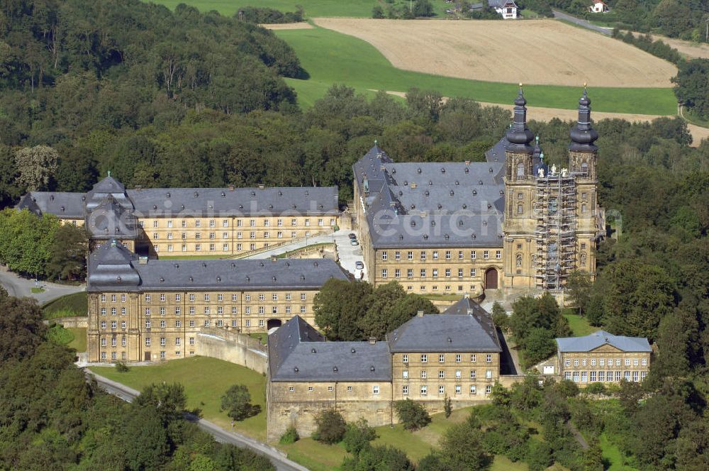 Bad Staffelstein from the bird's eye view: Kloster Banz ist ein ehemaliges Benediktinerkloster, das seit 1978 zum Gebiet der Stadt Bad Staffelstein nördlich von Bamberg gehört. Seit 1978 ist das einstige Kloster im Besitz der CSU-nahen Hanns-Seidel-Stiftung und dient als Tagungsstätte. Adresse: Hanns-Seidel-Stiftung e.V., Lazarettstraße 33, 80636 München Tel.: 089/1258-0