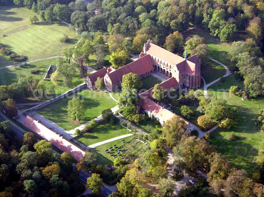 Aerial photograph Chorin - 13.10.2004 Blick auf das Kloster Chorin. Das Kloster entstand ca. zwischen 1270 und 1300 und liegt in einer reizvollen Waldlandschaft. Klosterverwaltung: Amt Chorin 11 16230 Chorin Tel.: 033366- 70377 Fax: 033366-70378 Öffnungszeiten: April- Oktober 9-19 Uhr, Nov.- März 9-16 Uhr