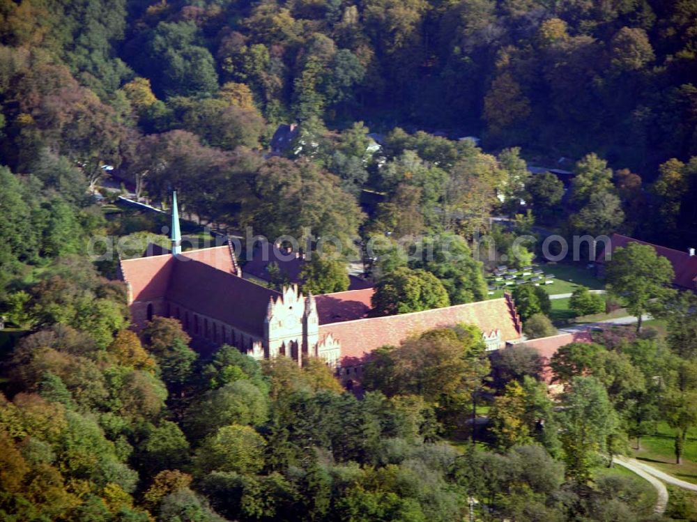 Aerial photograph Chorin - 13.10.2004 Blick auf das Kloster Chorin. Das Kloster entstand ca. zwischen 1270 und 1300 und liegt in einer reizvollen Waldlandschaft. Klosterverwaltung: Amt Chorin 11 16230 Chorin Tel.: 033366- 70377 Fax: 033366-70378 Öffnungszeiten: April- Oktober 9-19 Uhr, Nov.- März 9-16 Uhr