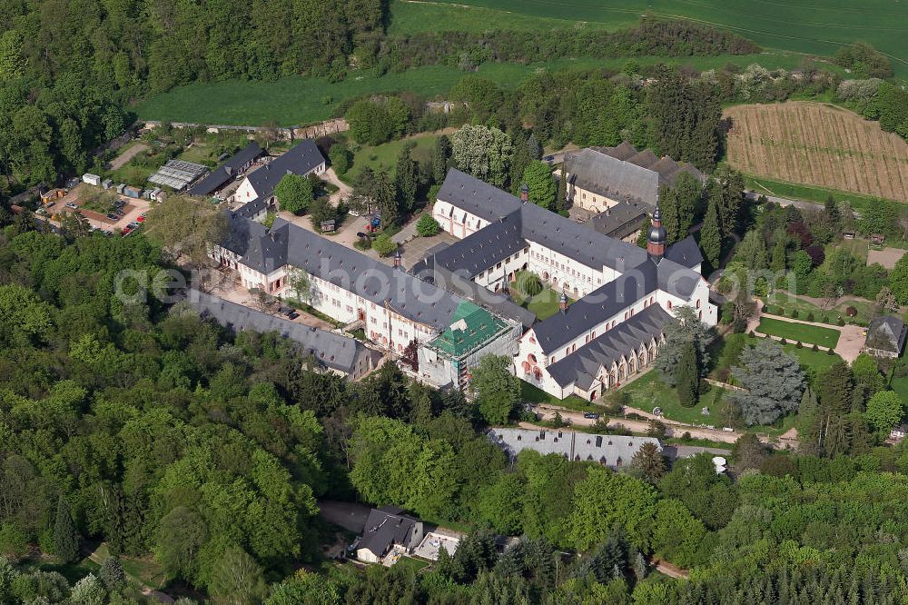 Eltville from the bird's eye view: Das ehemalige Zisterzienserkloster Eberbach bei Eltville. Das Kloster wurde 1136 von Bernhard von Clairvaux gegründet und diente in der Neuzeit als Gefängnis oder Klinik. Hier wurde der Film Der Name der Rose zum großen Teil gedreht. The former Cistercian monastery of Eberbach in Eltville. The monastery was founded in 1136 by Bernard of Clairvaux and served in modern times as a prison or hospital. The film The Name of the Rose was shot here.