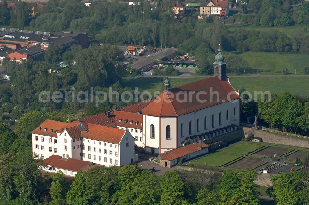 Fulda from the bird's eye view: Blick auf das Kloster Freundenberg mit der barocken Klosterkirche. Das Kloster der Franziskaner steht auf dem gleichnamigen Berg und wurde schon im 9. Jahrhundert gegründet. View of the Monastery Freudenberg with the baroque monastery church. The Abbey was founded in the 9th Century.