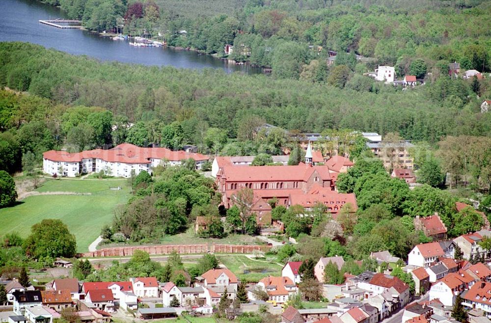 Aerial photograph Lehnin/Brandenburg - Kloster Lehnin mit dem Erweiterungsbauten und Gästehaus. Datum: 05.05.03 Postanschrift: Luise-Henrietten-Sift, Klosterkirchplatz 17, 14797 Lehnin, Tel.: 03382-768810