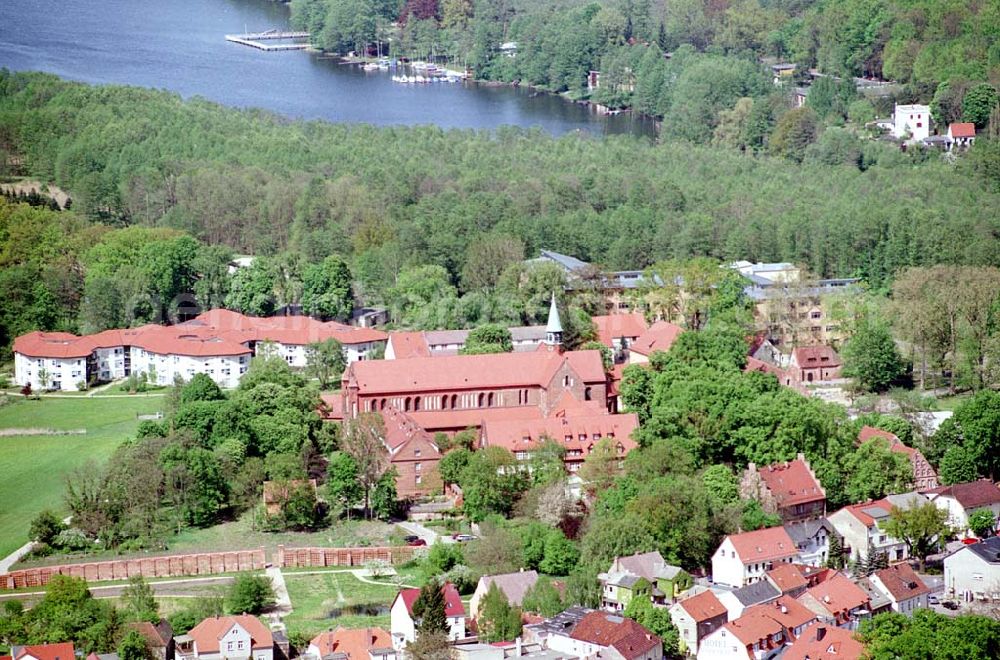 Lehnin/Brandenburg from above - Kloster Lehnin mit dem Erweiterungsbauten und Gästehaus. Datum: 05.05.03 Postanschrift: Luise-Henrietten-Sift, Klosterkirchplatz 17, 14797 Lehnin, Tel.: 03382-768810