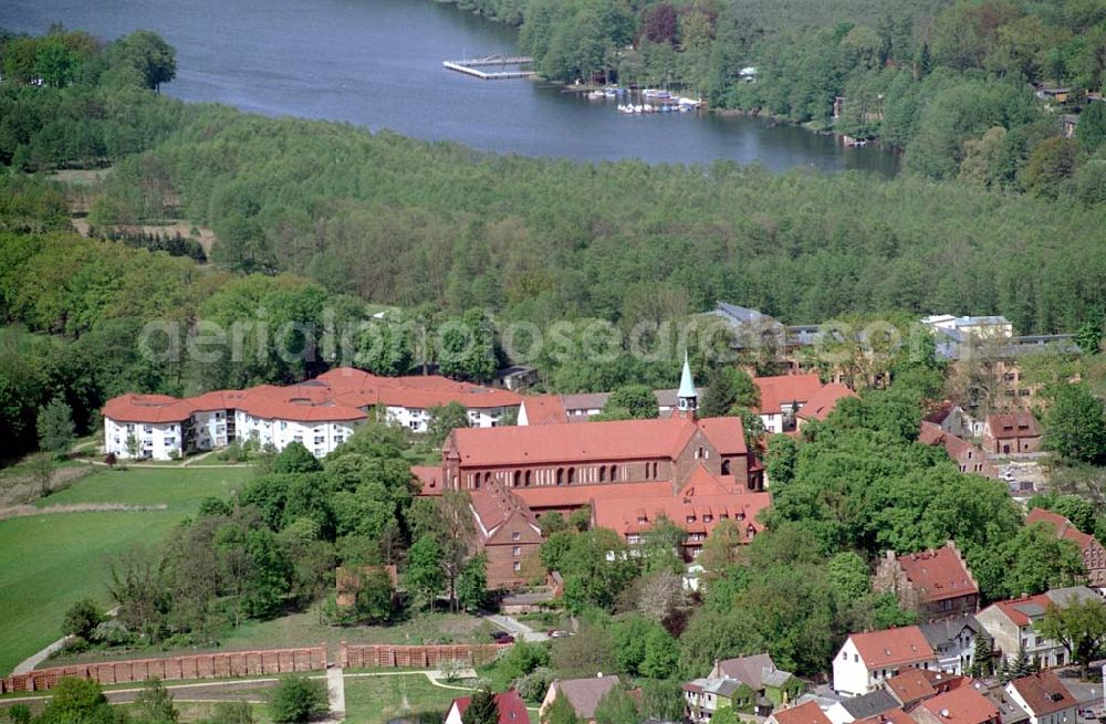 Lehnin/Brandenburg from the bird's eye view: Kloster Lehnin mit dem Erweiterungsbauten und Gästehaus. Datum: 05.05.03 Postanschrift: Luise-Henrietten-Sift, Klosterkirchplatz 17, 14797 Lehnin, Tel.: 03382-768810