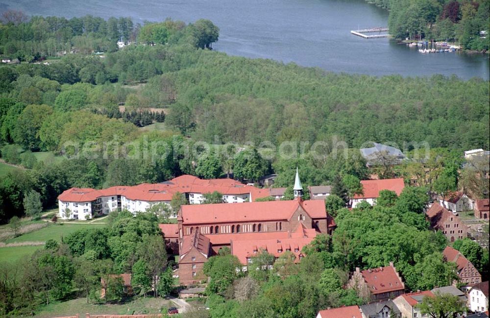 Aerial image Lehnin/Brandenburg - Kloster Lehnin mit dem Erweiterungsbauten und Gästehaus. Datum: 05.05.03 Postanschrift: Luise-Henrietten-Sift, Klosterkirchplatz 17, 14797 Lehnin, Tel.: 03382-768810