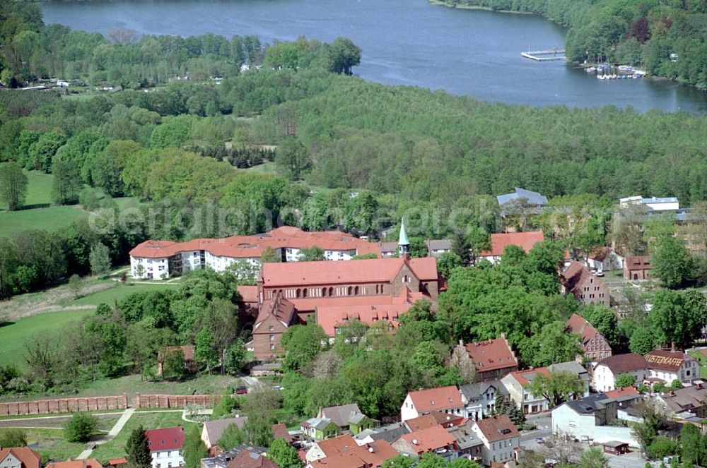 Aerial photograph Lehnin/Brandenburg - Kloster Lehnin mit dem Erweiterungsbauten und Gästehaus. Datum: 05.05.03 Postanschrift: Luise-Henrietten-Sift, Klosterkirchplatz 17, 14797 Lehnin, Tel.: 03382-768810