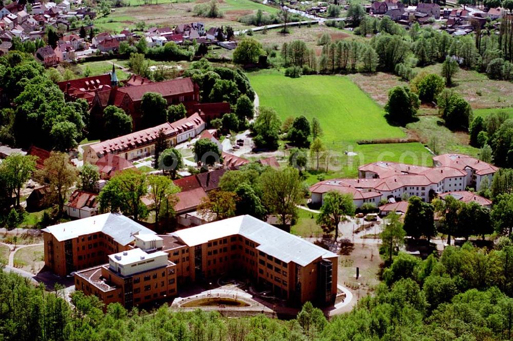 Lehnin/Brandenburg from the bird's eye view: Kloster Lehnin mit dem Erweiterungsbauten und Gästehaus. Datum: 05.05.03 Postanschrift: Luise-Henrietten-Sift, Klosterkirchplatz 17, 14797 Lehnin, Tel.: 03382-768810