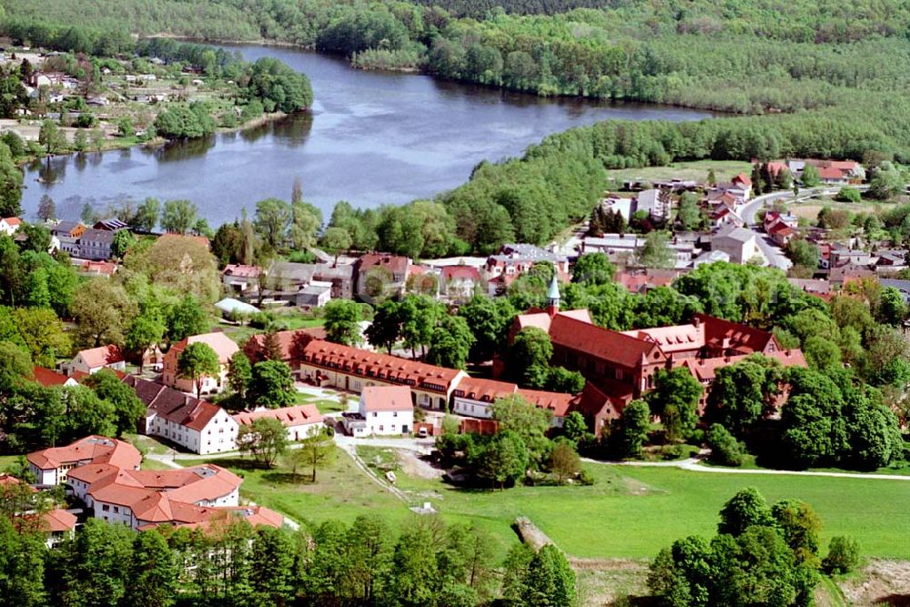 Lehnin/Brandenburg from the bird's eye view: Kloster Lehnin mit dem Erweiterungsbauten und Gästehaus. Datum: 05.05.03 Postanschrift: Luise-Henrietten-Sift, Klosterkirchplatz 17, 14797 Lehnin, Tel.: 03382-768810