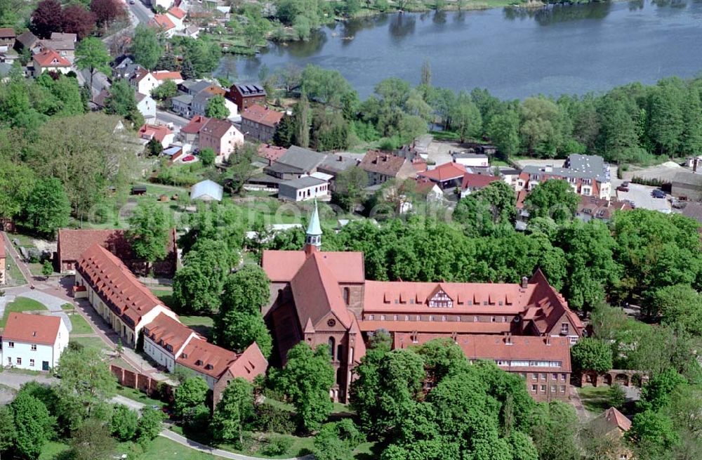 Aerial photograph Lehnin/Brandenburg - Kloster Lehnin mit dem Erweiterungsbauten und Gästehaus. Datum: 05.05.03 Postanschrift: Luise-Henrietten-Sift, Klosterkirchplatz 17, 14797 Lehnin, Tel.: 03382-768810