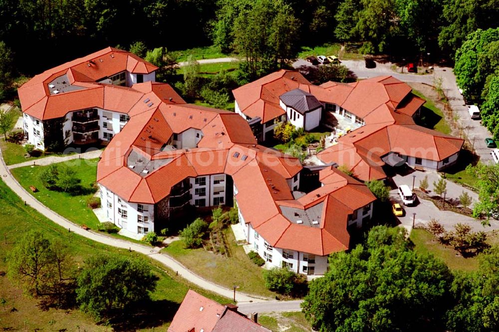 Aerial image Lehnin/Brandenburg - Kloster Lehnin mit dem Erweiterungsbauten und Gästehaus. Datum: 05.05.03 Postanschrift: Luise-Henrietten-Sift, Klosterkirchplatz 17, 14797 Lehnin, Tel.: 03382-768810