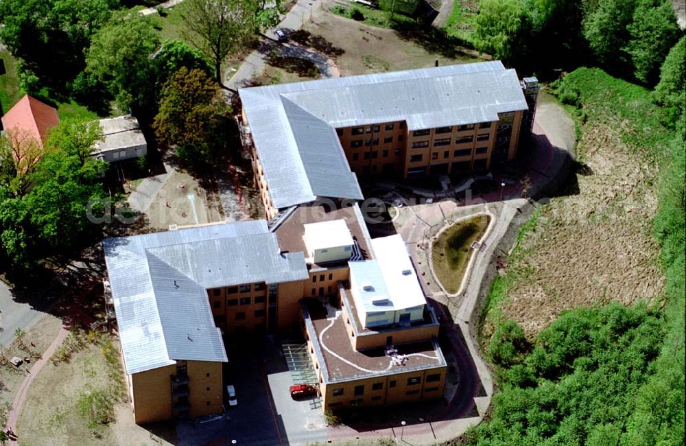 Lehnin/Brandenburg from above - Kloster Lehnin mit dem Erweiterungsbauten und Gästehaus. Datum: 05.05.03 Postanschrift: Luise-Henrietten-Sift, Klosterkirchplatz 17, 14797 Lehnin, Tel.: 03382-768810