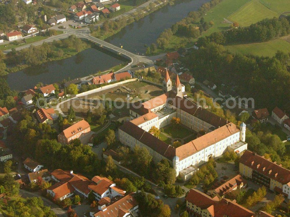 Reichenbach from the bird's eye view: Das Kloster Reichenbach ist ein Kloster der Barmherzigen Brüder in Reichenbach am Regen/Reichenbach in Bayern. Eustachius-Kugler-Str. 2, D-93189 Reichenbach, Telefon: 09 46 4 / 10 - 0 Telefax: 09 46 4 / 10 - 11 7, E-Mail: verwaltung@barmherzige-reichenbach.de