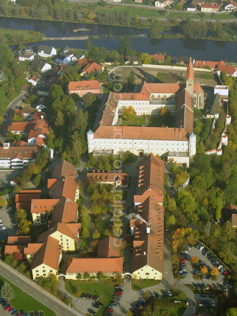 Aerial photograph Reichenbach - Das Kloster Reichenbach ist ein Kloster der Barmherzigen Brüder in Reichenbach am Regen/Reichenbach in Bayern. Eustachius-Kugler-Str. 2, D-93189 Reichenbach, Telefon: 09 46 4 / 10 - 0 Telefax: 09 46 4 / 10 - 11 7, E-Mail: verwaltung@barmherzige-reichenbach.de