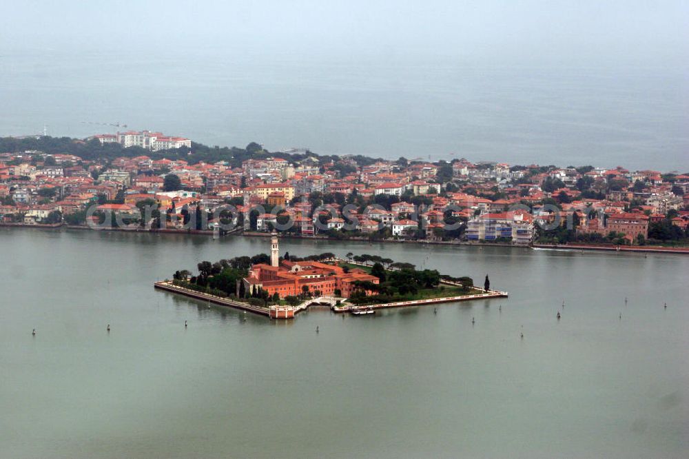 Venedig from above - Blick auf das Kloster San Lazarro degli Armeni, eine Insel in der Lagune von Venedig. Ursprünglich diente die Insel als Krankenhaus für Leprakranke. Im 18. Jahrhundert siedelten sich armenische Mönche an und gründeten das Kloster, das als Mutterhaus des armenischen Mechitaristenordens gilt. Im Hintergrund ist die Insel Lido zu sehen. View to the monastery San Lazarro degli Armeni, at an small island in the lagoon of Venice. Primeordial the island was used as an hospital for leper. In the 18. century armenian monks setteld down there and built the monastery. In the background is the island Lido recognizable.