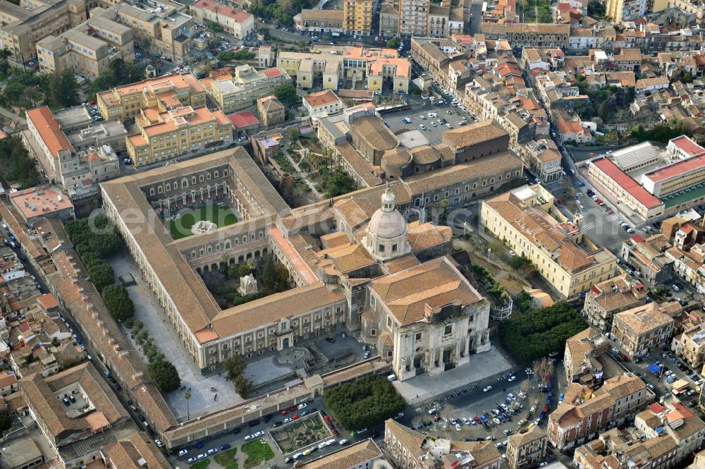 Catania Sizilien from above - The monastery was originally a Benedictine monastery of San Nicola and now houses part of the University of Catania, with the adjoining unfinished church of San Nicola l'Arena Cantania on Sicily in Italy