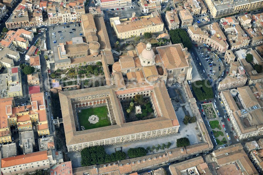 Catania Sizilien from above - The monastery was originally a Benedictine monastery of San Nicola and now houses part of the University of Catania, with the adjoining unfinished church of San Nicola l'Arena Cantania on Sicily in Italy