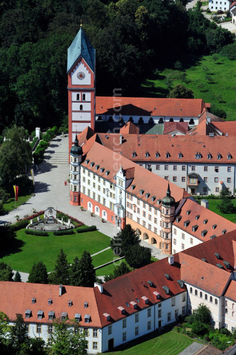 Scheyern from above - Das Kloster Scheyern an der Schyrenstraße in Scheyern, Bayern. Die Abtei gehört der Bayerischen Benediktinerkongregation an. Papst Benedikt XVI besuchte zu seinen Kardinalszeiten oft dieses Kloster, da er die Ruhe dort schätzte. The Scheyern Abbey at the street Schyrenstrasse in Scheyern, Bavaria. The priory is a house of the Benedictine Order. Pope Benedikt XVI often visited the place in his times as a cardinal, he appreciated the silence there.