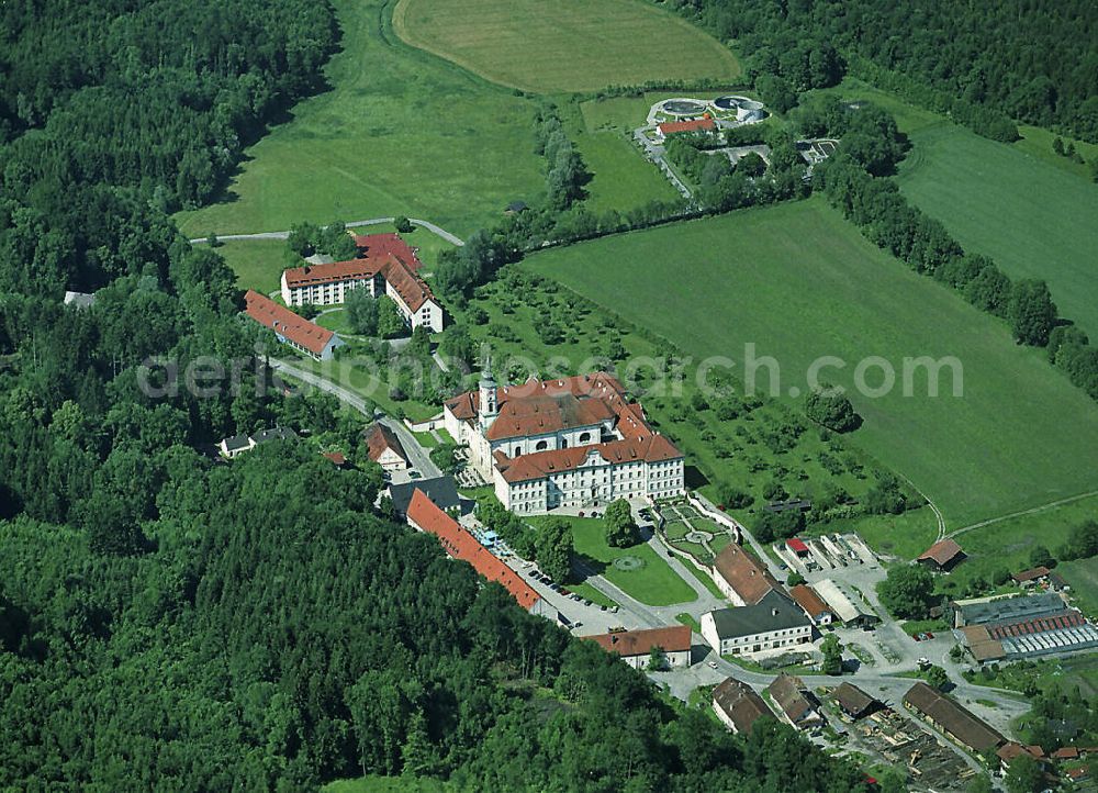 Aerial photograph Schäftlarn - Blick auf das Kloster Schäftlarn. Die Benediktinerabtei trägt die offzielle Bezeichnung Abtei zu de heiligen Dionysius und Juliana . Neben dem Kloster ist hier ein Privatgymnasium beheimatet. View of the Monastery Schaftlarn.