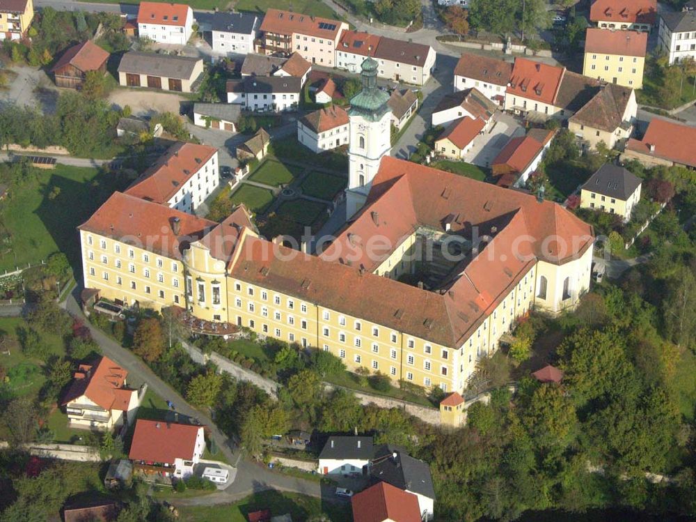 Walderbach from above - Romanische Klosterkirche des ehemaligen Zisterzienserklosters (12. Jahrhundert). Seit 1962 beherbergen die Klosteranlagen ein interessantes Kreismuseum. Auskünfte/Führungen: Kath. Pfarramt Walderbach, Adolf-Kolping Str. 3, 93194 Walderbach, Tel: 09464/1491, FAX: 09464/1297