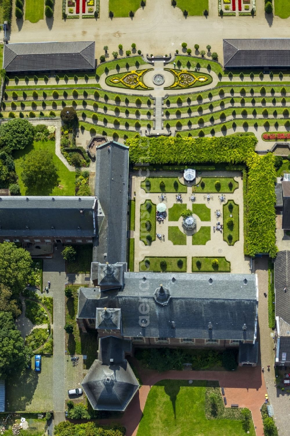 Aerial photograph Kamp-Lintfort - Monastery grounds and terrace garden of the monastery garden of the Cistercian monastery in Kamp-Lintfort in the state of North Rhine-Westphalia