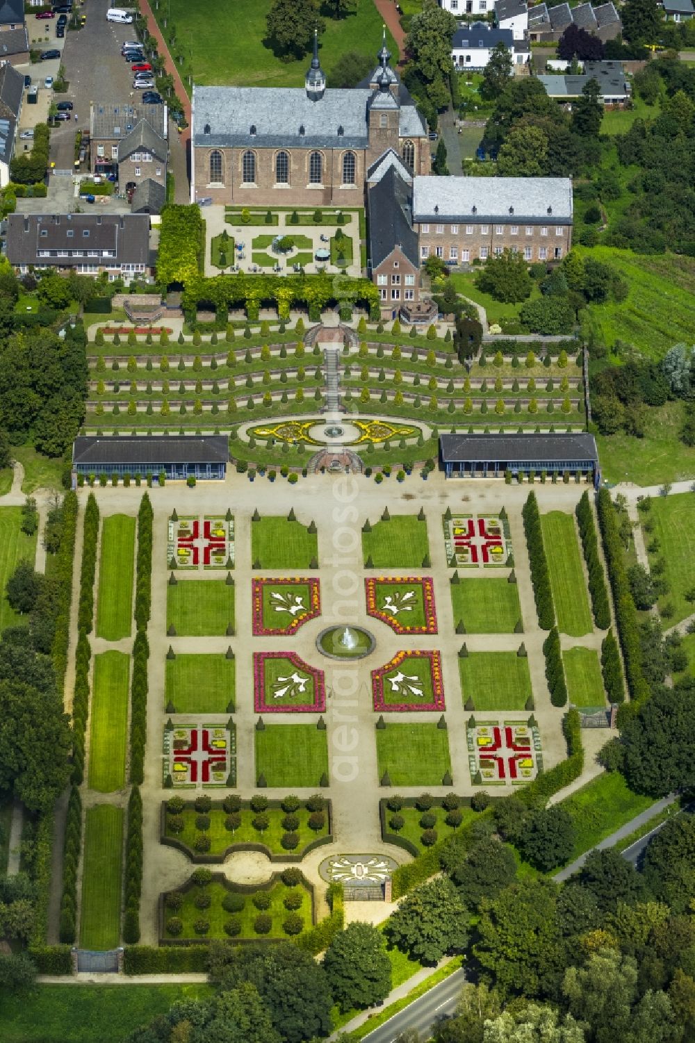 Kamp-Lintfort from the bird's eye view: Monastery grounds and terrace garden of the monastery garden of the Cistercian monastery in Kamp-Lintfort in the state of North Rhine-Westphalia