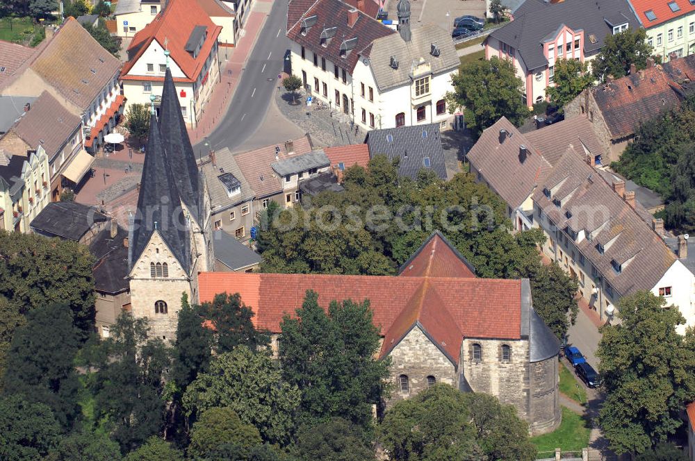 Aerial photograph Hecklingen - Strasse der Romanik: Die Klosterkirche St. Georg und Pankratius gehört zu den besterhaltenen romanischen Basilika der Vorharzregion, die Bauzeit liegt in den Jahren 1150-1176. Kontakt: Pfarrer Christfried Kulosa H.-Danz-Str. 52, 39444 Hecklingen, Tel.: 03925-284277; Email: pfarramt@hecklingen.de