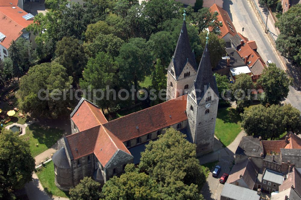 Hecklingen from above - Strasse der Romanik: Die Klosterkirche St. Georg und Pankratius gehört zu den besterhaltenen romanischen Basilika der Vorharzregion, die Bauzeit liegt in den Jahren 1150-1176. Kontakt: Pfarrer Christfried Kulosa H.-Danz-Str. 52, 39444 Hecklingen, Tel.: 03925-284277; Email: pfarramt@hecklingen.de