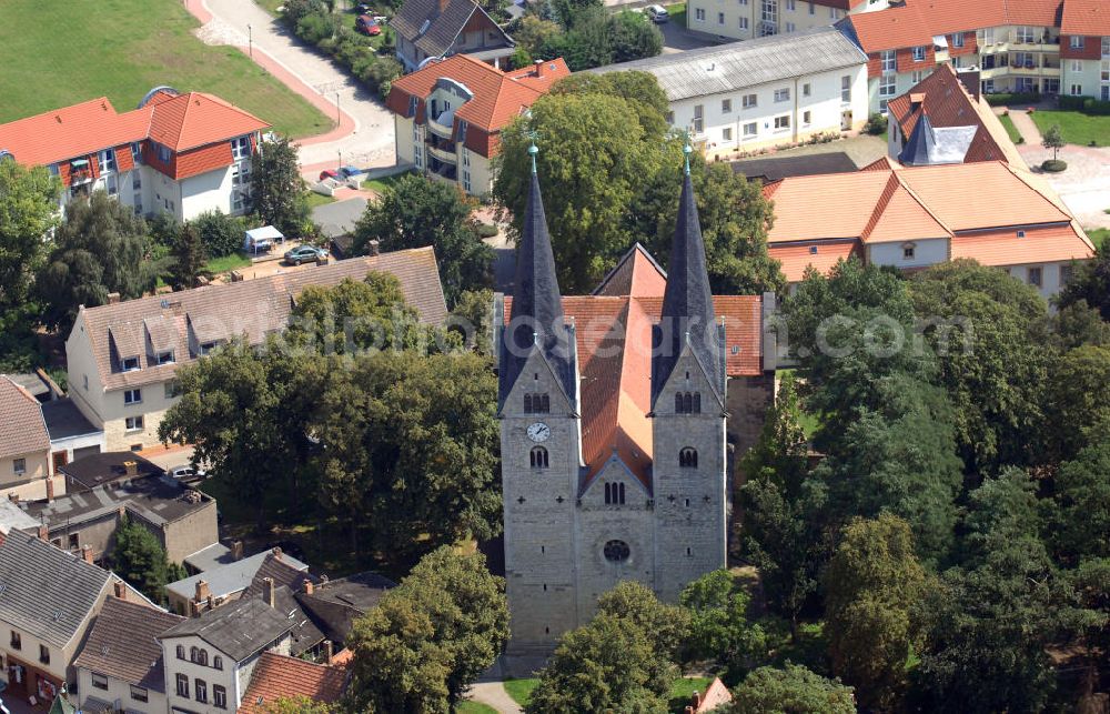 Hecklingen from above - Strasse der Romanik: Die Klosterkirche St. Georg und Pankratius gehört zu den besterhaltenen romanischen Basilika der Vorharzregion, die Bauzeit liegt in den Jahren 1150-1176. Kontakt: Pfarrer Christfried Kulosa H.-Danz-Str. 52, 39444 Hecklingen, Tel.: 03925-284277; Email: pfarramt@hecklingen.de