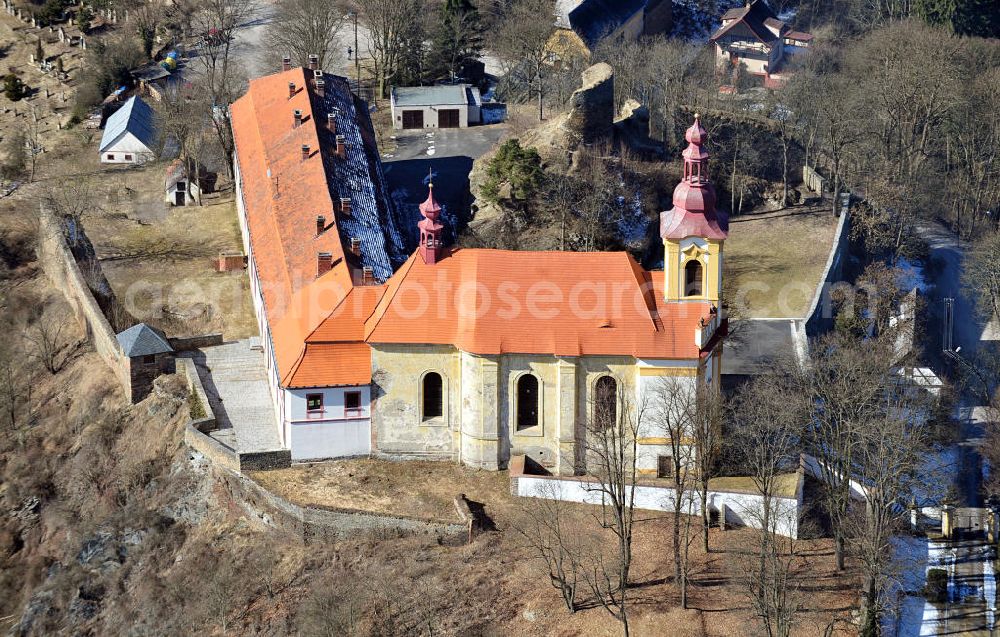 Aerial image Rabstejn nad Strelou / Rabenstein an der Schnelle - Die Klosterkirche der Jungfrau Maria in dem Dorf Rabstejn nad Strelou / Rabenstein an der Schnelle in der Region Plzensky kraj / Pilsen in der Tschechischen Republik. The abbey / monastery church of Mary in the village Rabstejn nad Strelou in the region Plzensky kraj in Czech Republic.