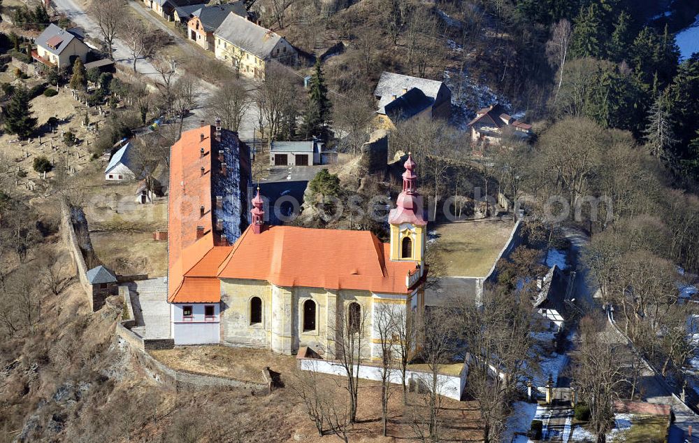 Aerial photograph Rabstejn nad Strelou / Rabenstein an der Schnelle - Die Klosterkirche der Jungfrau Maria in dem Dorf Rabstejn nad Strelou / Rabenstein an der Schnelle in der Region Plzensky kraj / Pilsen in der Tschechischen Republik. The abbey / monastery church of Mary in the village Rabstejn nad Strelou in the region Plzensky kraj in Czech Republic.