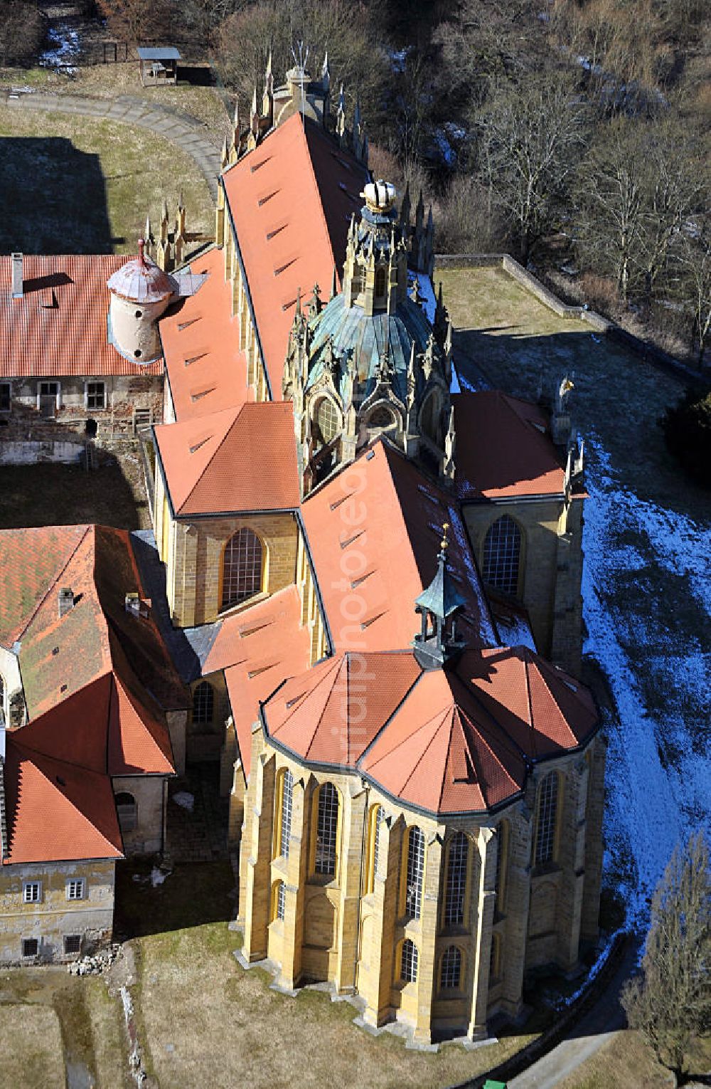 Aerial image Kladruby / Kladrau - Die Klosterkirche Mariä Himmelfahrt an der Straße 193 in Kladruby / Kladrau in der Region Plzensky kraj / Pilsen in der Tschechischen Republick. The abbey / monastery church Mariae Himmelfahrt at the street 193 in Kladruby in the region Plzensky kraj in Czech Republic.