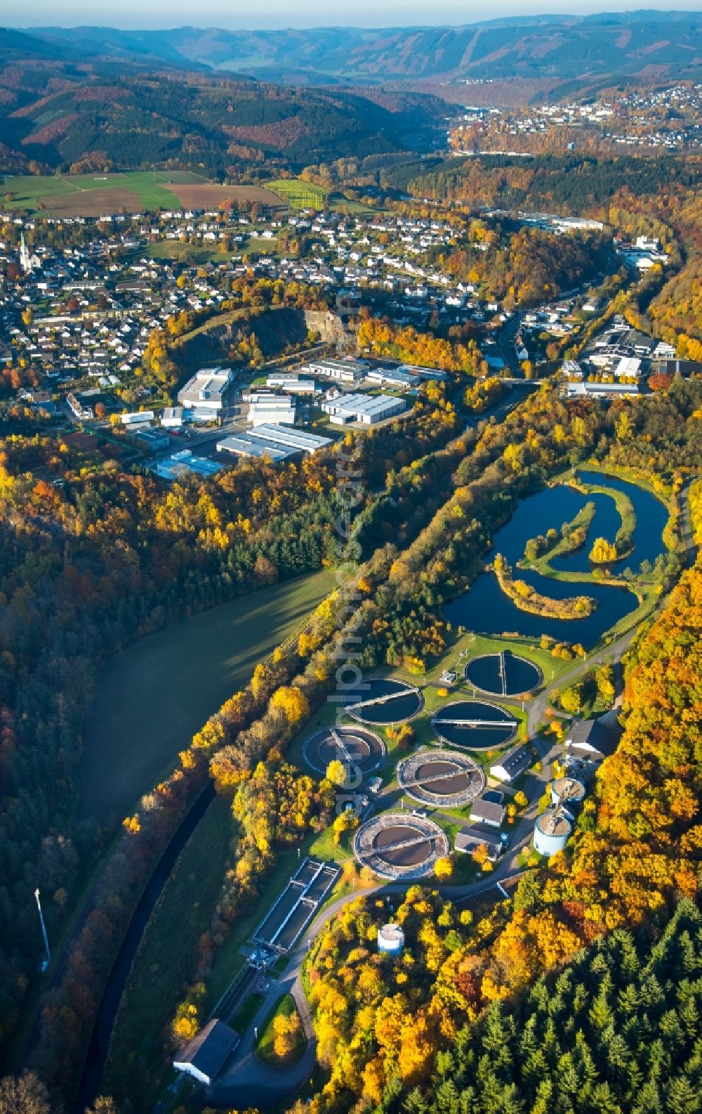 Aerial image Finnentrop - Sewage works Basin and purification steps for waste water treatment of Bigge Valley in Finnentrop in the state of North Rhine-Westphalia. The facilities are located on the riverbank of the Bigge in the South of Heggen