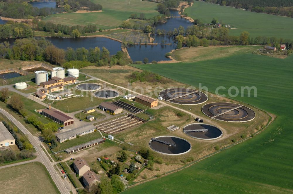 Brandenburg an der Havel from above - Blick auf die Kläranlage der BRAWAG GmbH am Briester Weg. Das Unternehmen wurde 1993 gegründet, seit 1998 ist es der Betreiber der öffentlichen Abwasseranlagen der Stadt Brandenburg an der Havel. Die BRAWAG gehört zu der Stadtwerke Brandenburg an der Havel GmbH. Kontakt: BRAWAG GmbH, Upstallstraße 25, 14772 Brandenburg an der Havel