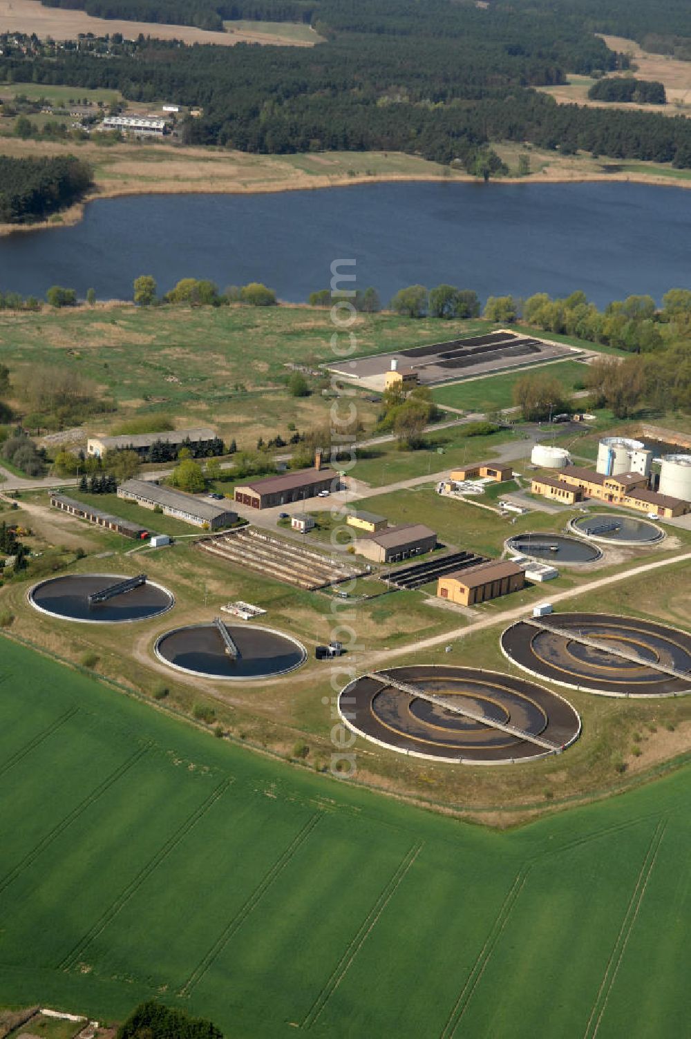 Aerial photograph Brandenburg an der Havel - Blick auf die Kläranlage der BRAWAG GmbH am Briester Weg. Das Unternehmen wurde 1993 gegründet, seit 1998 ist es der Betreiber der öffentlichen Abwasseranlagen der Stadt Brandenburg an der Havel. Die BRAWAG gehört zu der Stadtwerke Brandenburg an der Havel GmbH. Kontakt: BRAWAG GmbH, Upstallstraße 25, 14772 Brandenburg an der Havel