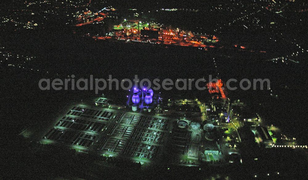 Bottrop from above - Nachtaufnahme des Klärwerks Bottrop, auch Klärwerk Emscher. Die violett illuminierten Objekte sind die Fäultürme des Klärwerks. Night view of the sewage treatment plant Bottrop, also called treatment plant Emscher. The purple illuminated objects are the digesters of the sewage treatment plant.