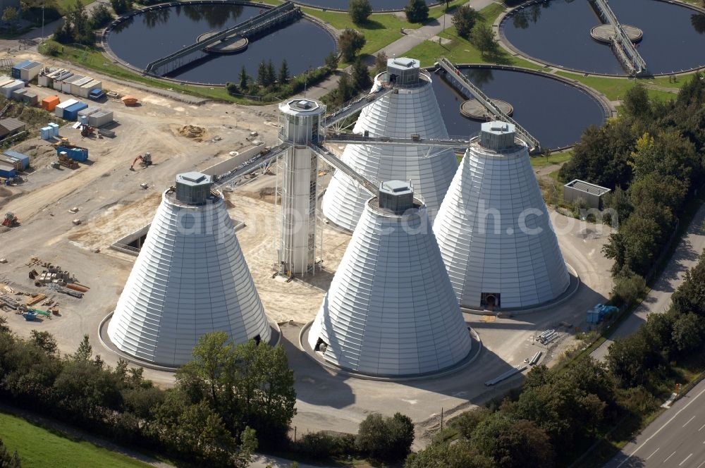 Aerial image München - Construction site for the new building von Faulturm- Anlagen in Klaerwerk Gut Grosslappen of Stadtwerke Muenchen GmbH in the district Schwabing-Freimann in Munich in the state Bavaria, Germany