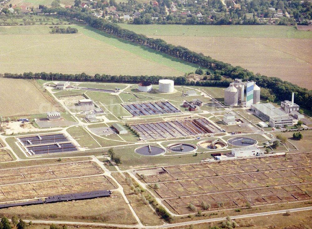 Dahlwitz - Hoppegharten / Mönchsheim / BRB from the bird's eye view: Klärwerk in Mönchsheim / Dahlwitz - Hoppegarten der Berliner Wasserbetriebe