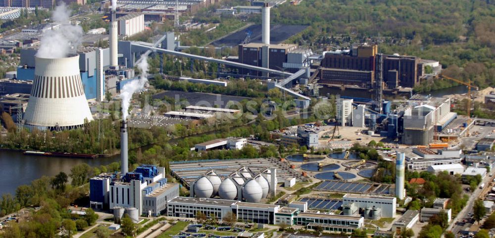 Berlin from above - Blick auf das Klärwerk Ruhleben in Berlin-Spandau. The sewage disposal facility Ruhleben in Berlin-Spandau.