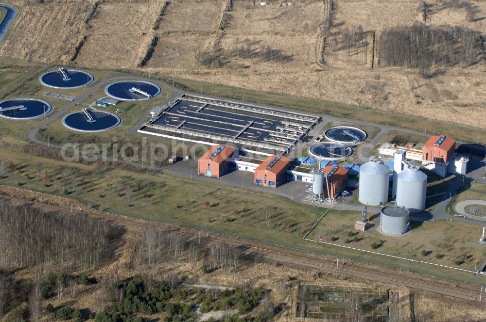 Aerial photograph Wandlitz / OT Schönwalde - Blick auf das Klärwerk Wansdorf bei Schönwalde. Hier wird das Abwasser aus Brandenburger Kommunen im Nordwesten Berlins und aus Teilen Spandaus behandelt. Das Klärwerk betreiben die Berliner Wasserbetriebe, die Stadtwerke Oranienburg, das Abwasserpumpwerk, und die Abwasserdruckrohrleitung betreibt die Osthavelländische Trinkwasserversorgungs- und Abwasserbehandlungs GmbH. Kontakt: Klärwerk Wansdorf GmbH, Wansdorfer Dorfstr. 1, 14621 Schönwalde-Glien, Tel.: 033231/244 / Berliner Wasserbetriebe, Neue Jüdenstr. 1, 10179 Berlin / Stadtwerke Oranienburg GmbH, Klagenfurter Str. 41, 16515 Oranienburg, Tel.: 03301608-0