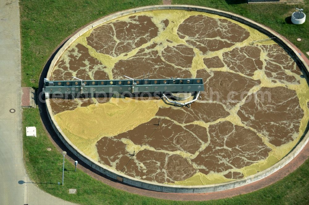 Aerial image Jessen (Elster) - Sewage works, basin and purification steps for waste water treatment in Jessen (Elster) in the state Saxony-Anhalt. The compound and facilities are located in a forest in the West of Essen