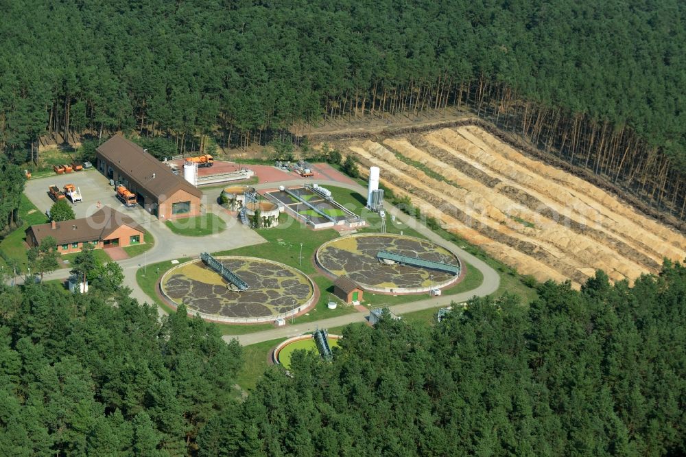 Aerial photograph Jessen (Elster) - Sewage works, basin and purification steps for waste water treatment in Jessen (Elster) in the state Saxony-Anhalt. The compound and facilities are located in a forest in the West of Essen