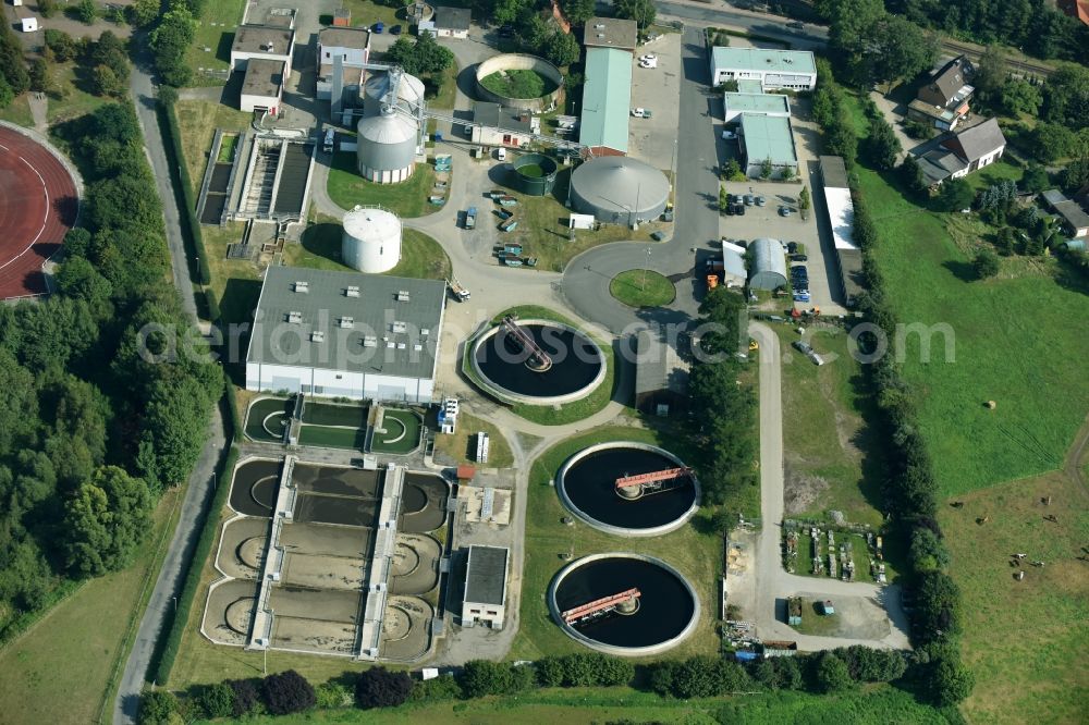 Aerial photograph Gifhorn - Sewage works Basin and purification steps for waste water treatment of the Abwasser- u. Strassenreinigungsbetrieb in Gifhorn in the state Lower Saxony