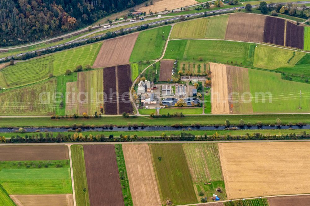 Biberach from the bird's eye view: Sewage works Basin and purification steps for waste water treatment on street Gruen in Biberach in the state Baden-Wuerttemberg, Germany