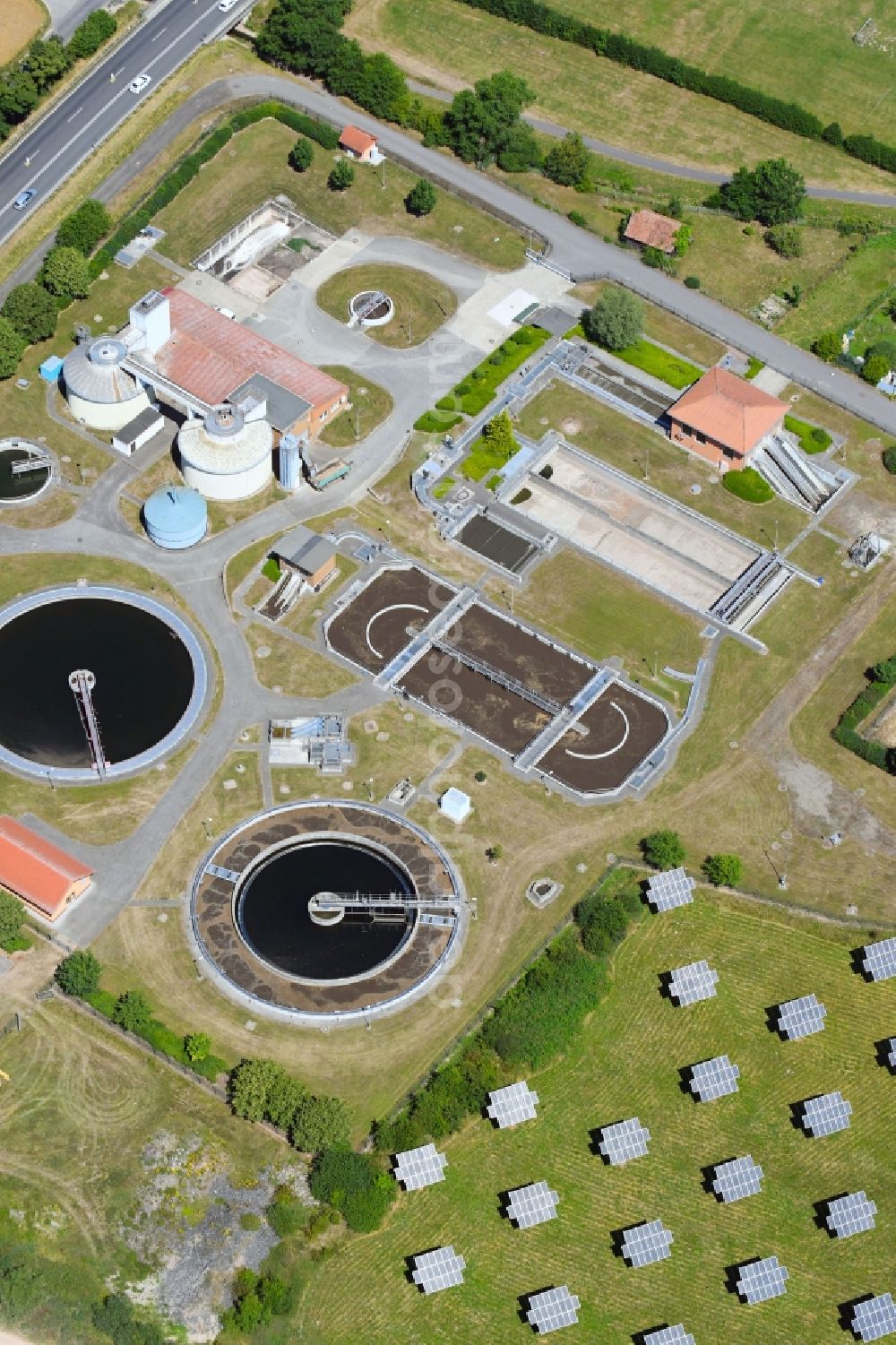 Bebra from the bird's eye view: Sewage works Basin and purification steps for waste water treatment An of Bebra in Bebra in the state Hesse, Germany