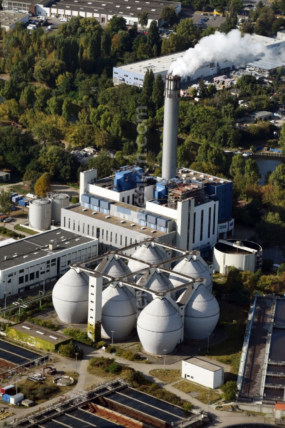 Berlin from above - Sewage works Basin and purification steps for waste water treatment of Berliner Wasserbetriebe destrict Ruhleben in Berlin