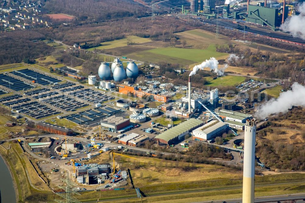 Aerial photograph Bottrop - Sewage works Basin and purification steps for waste water treatment Emschergenossenschaft Klaeranlage Bottrop in Bottrop in the state North Rhine-Westphalia