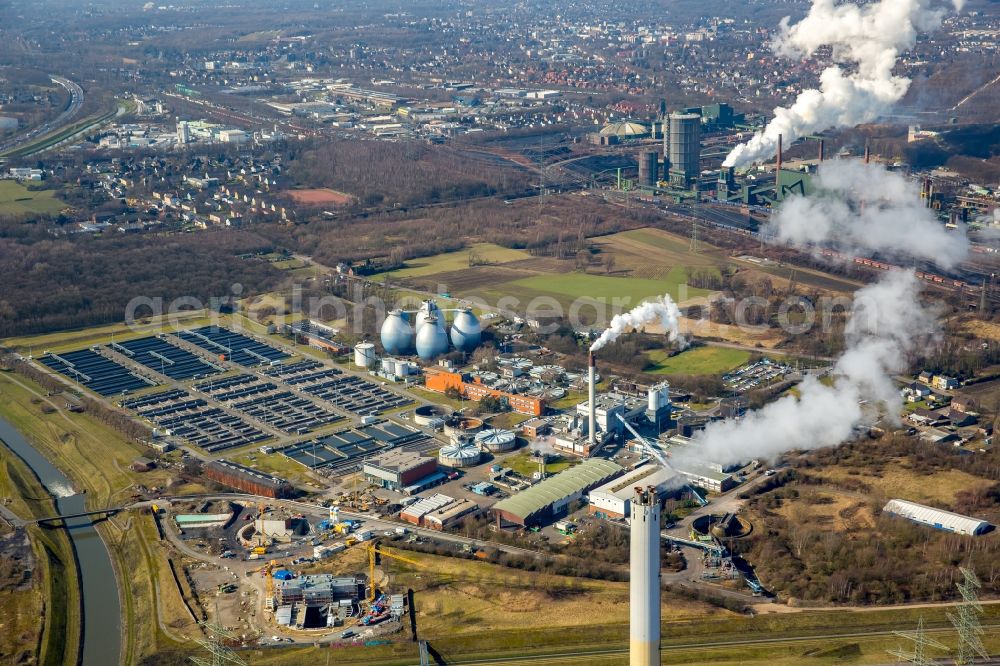 Bottrop from above - Sewage works Basin and purification steps for waste water treatment Emschergenossenschaft Klaeranlage Bottrop in Bottrop in the state North Rhine-Westphalia